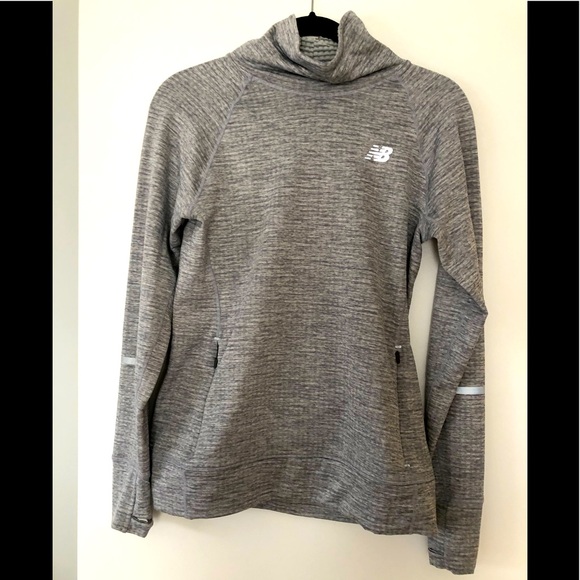 New Balance Tops - ❤️ EUC New balance running turtleneck SIZE SMALL